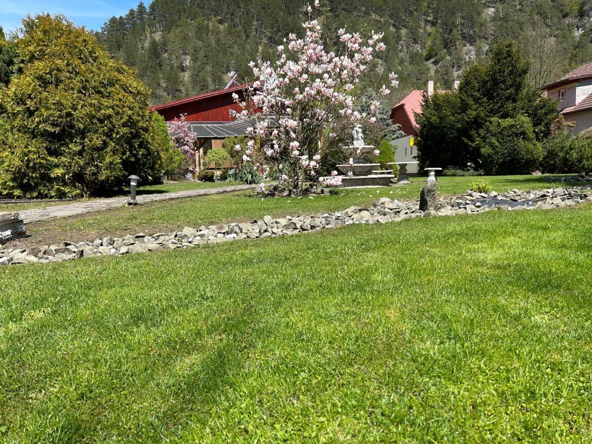 Penzion Encian Blatnica Экстерьер фото